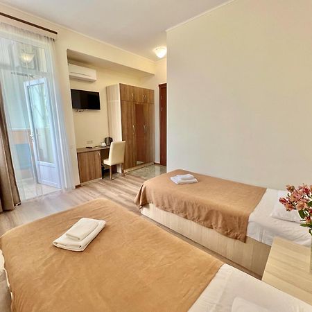 Hotel Mireosi บาทูมิ ภายนอก รูปภาพ