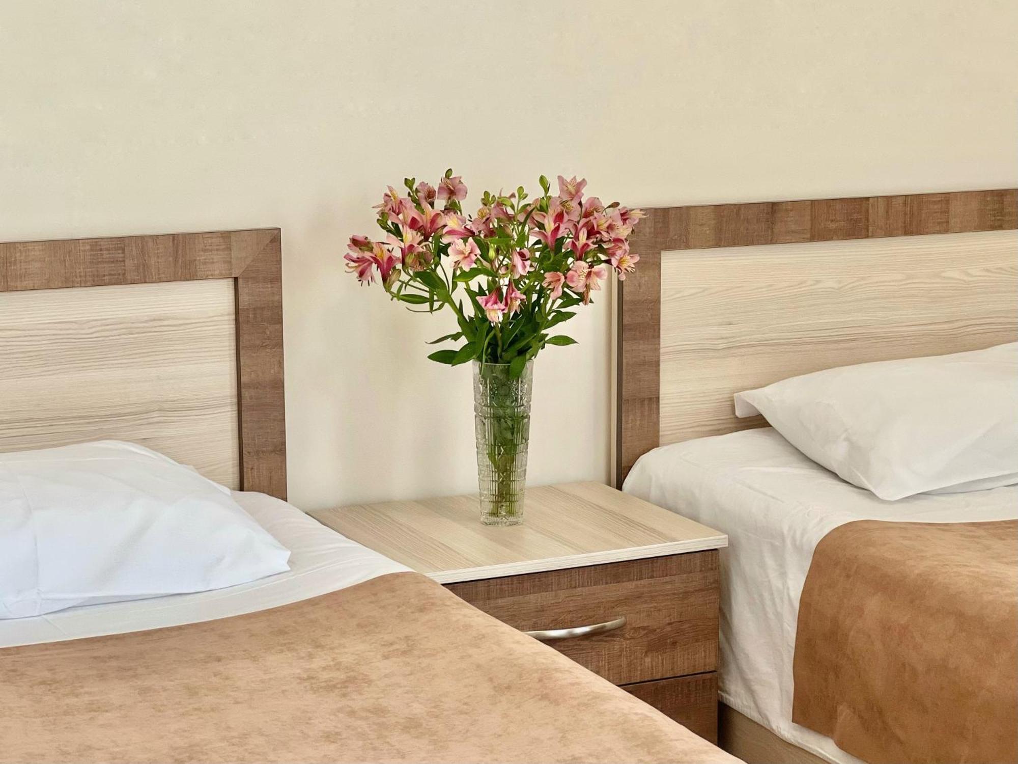 Hotel Mireosi บาทูมิ ภายนอก รูปภาพ